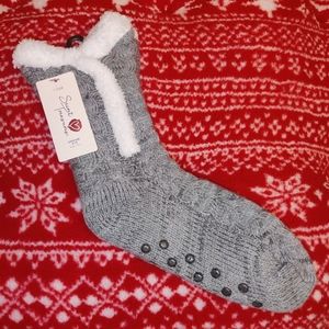 NWT Secret Treasures Faux Fur Slipper Socks w/ Grippers - Gray - Women's 4-10